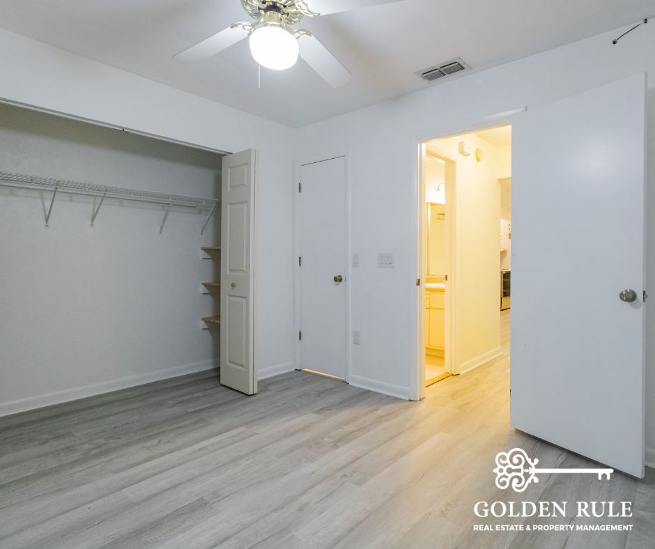 2850 Sw 38th Pl #1 - Photo 6 of 12