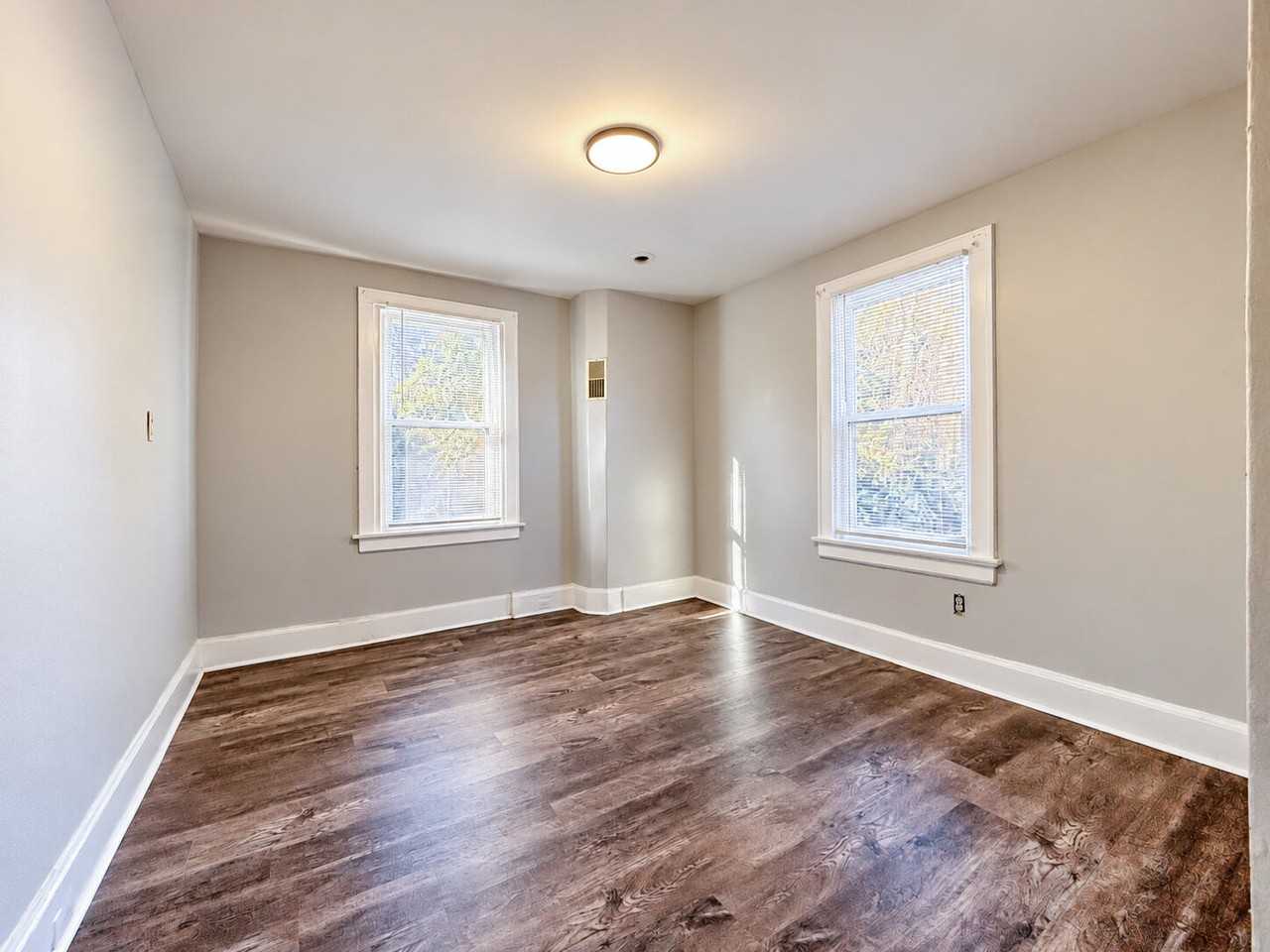 3835 Vine St #2 - Photo 6 of 10