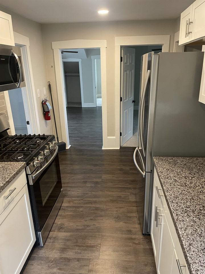 107 W Collings Ave #B - Photo 3 of 25