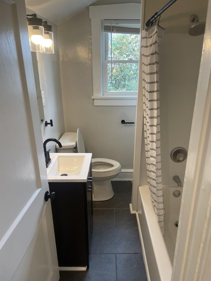 107 W Collings Ave #B - Photo 5 of 25
