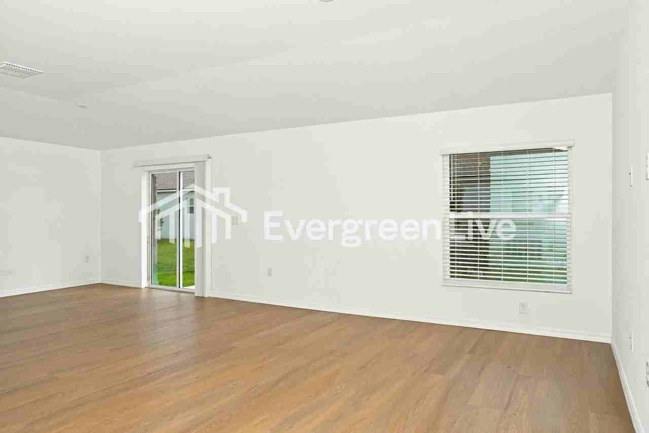 1302 Arrow St - Photo 2 of 15