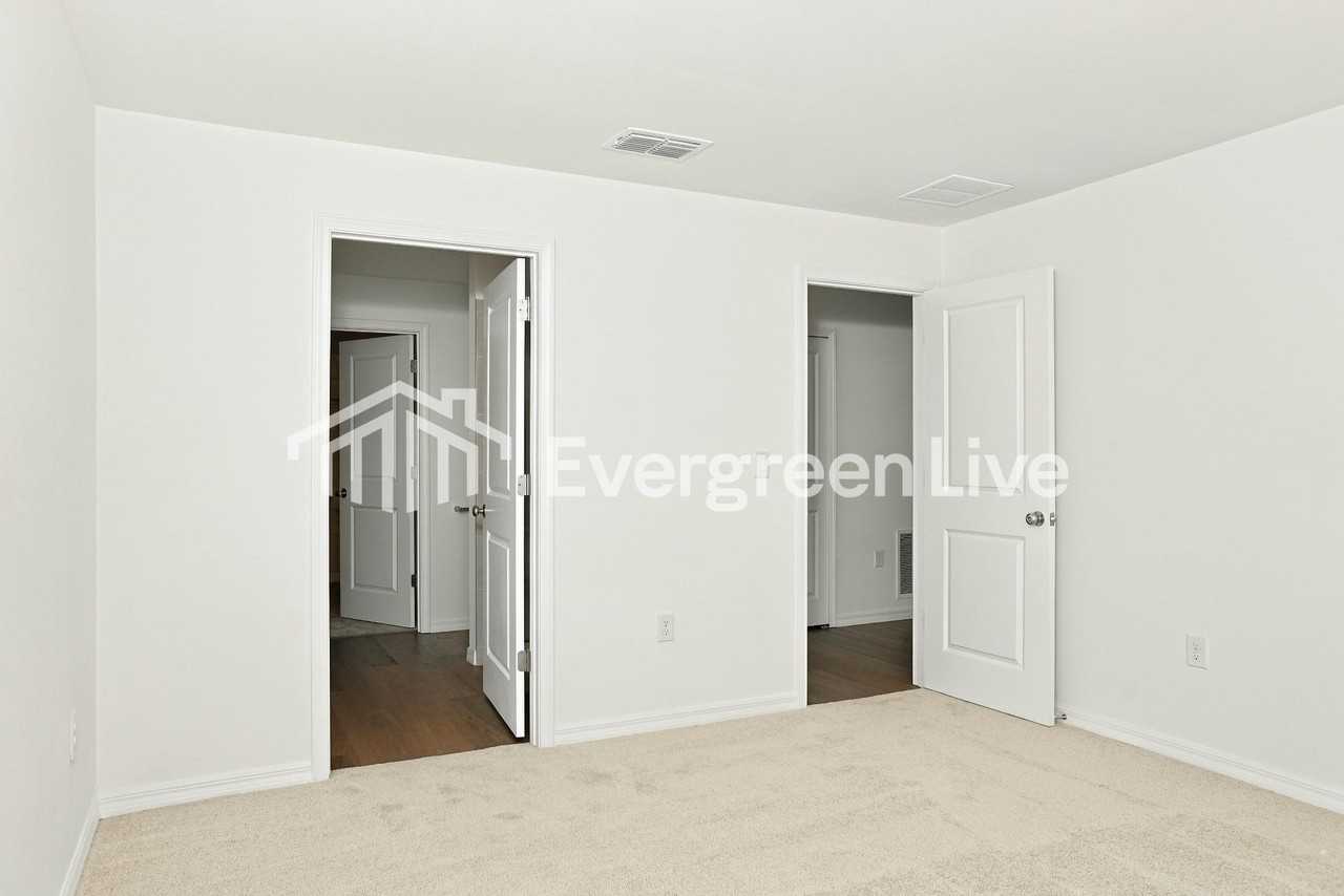 1302 Arrow St - Photo 7 of 15