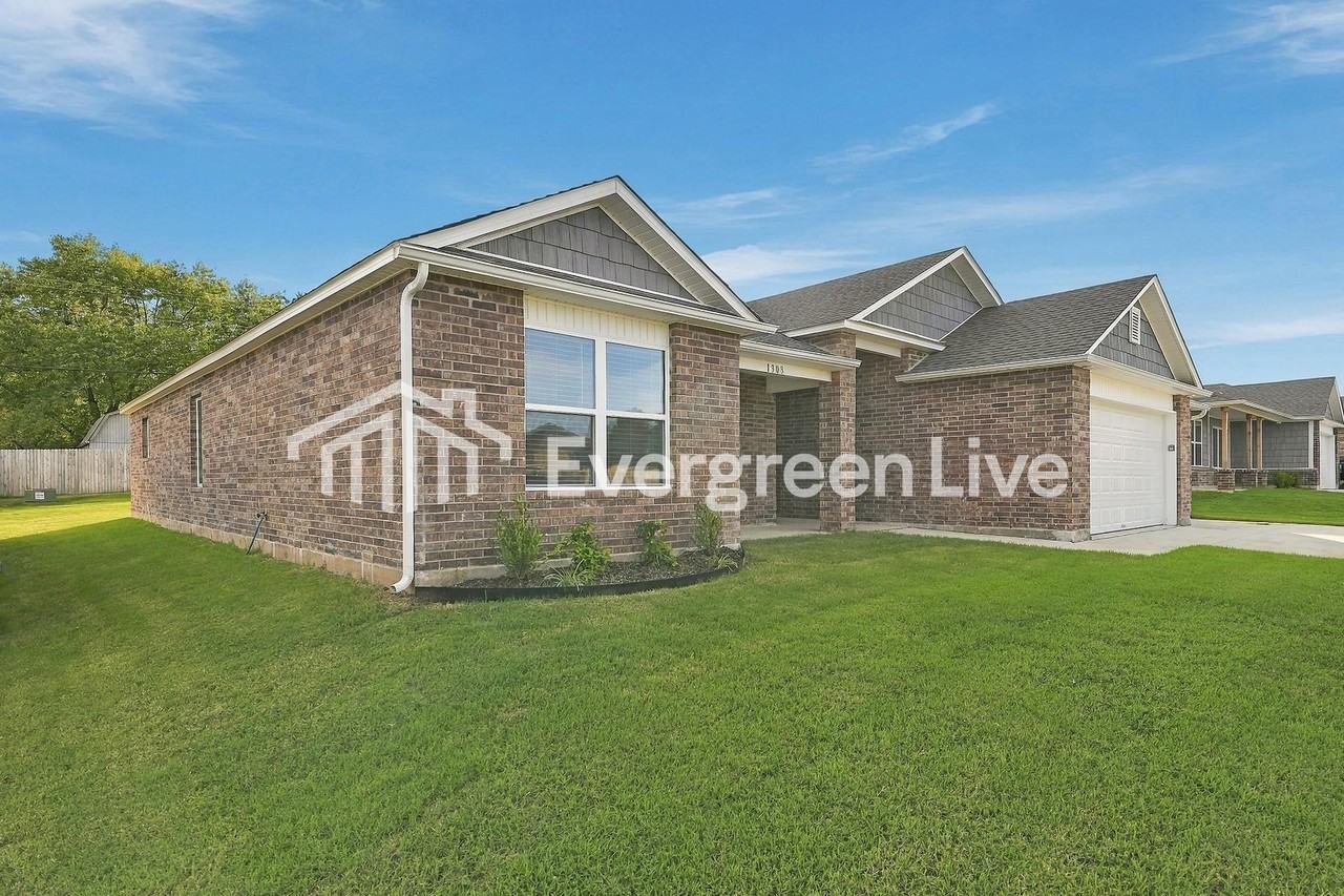 1303 W Decatur Pl - Photo 2 of 15