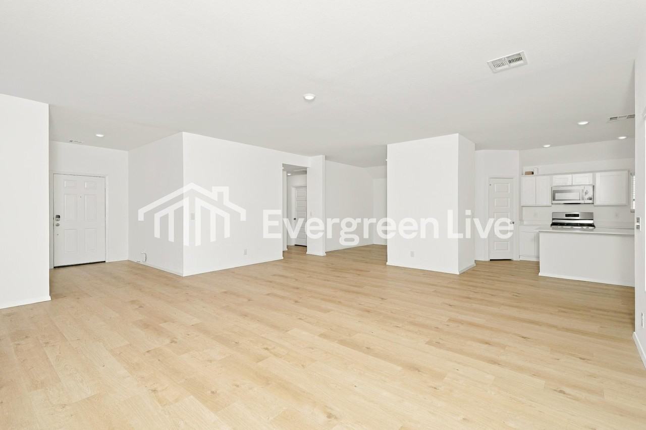1303 W Decatur Pl - Photo 4 of 15