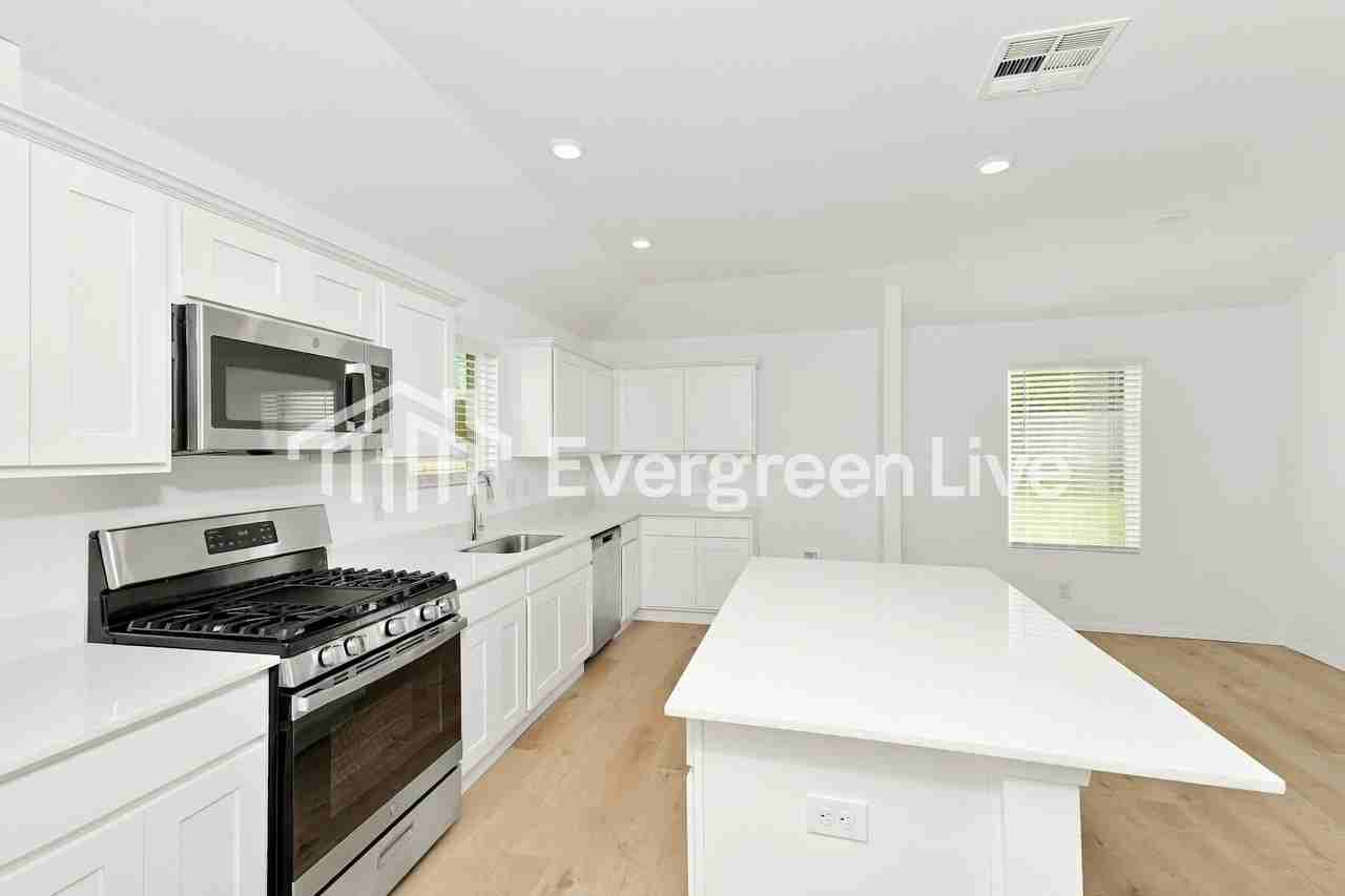 1303 W Decatur Pl - Photo 7 of 15