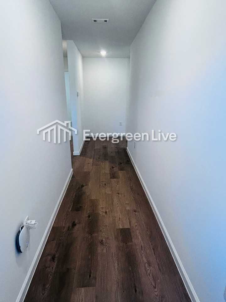 235 Bay Springs Blvd - Photo 2 of 16