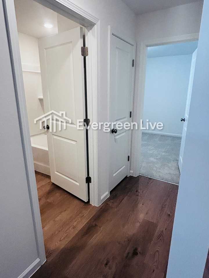235 Bay Springs Blvd - Photo 3 of 16