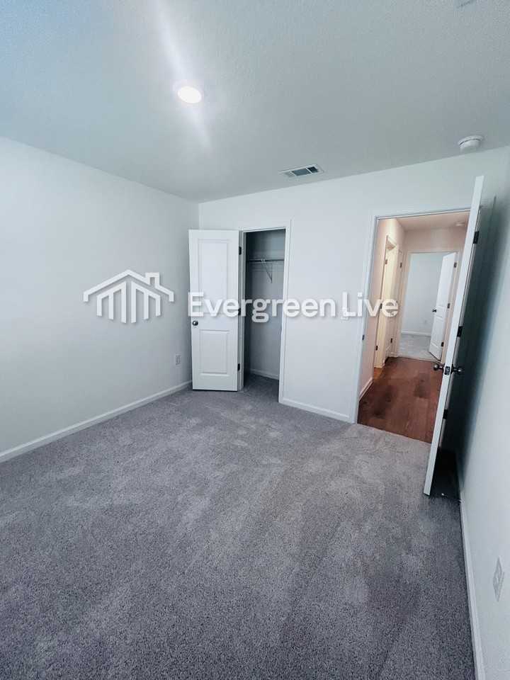 235 Bay Springs Blvd - Photo 5 of 16