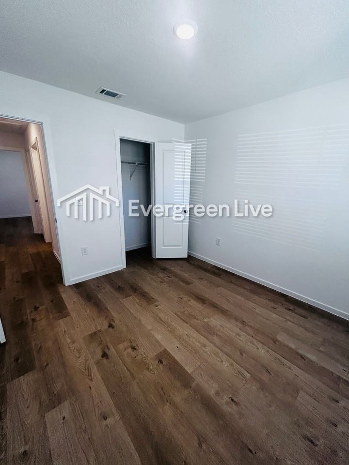 62 Mapleview Dr - Photo 4 of 18