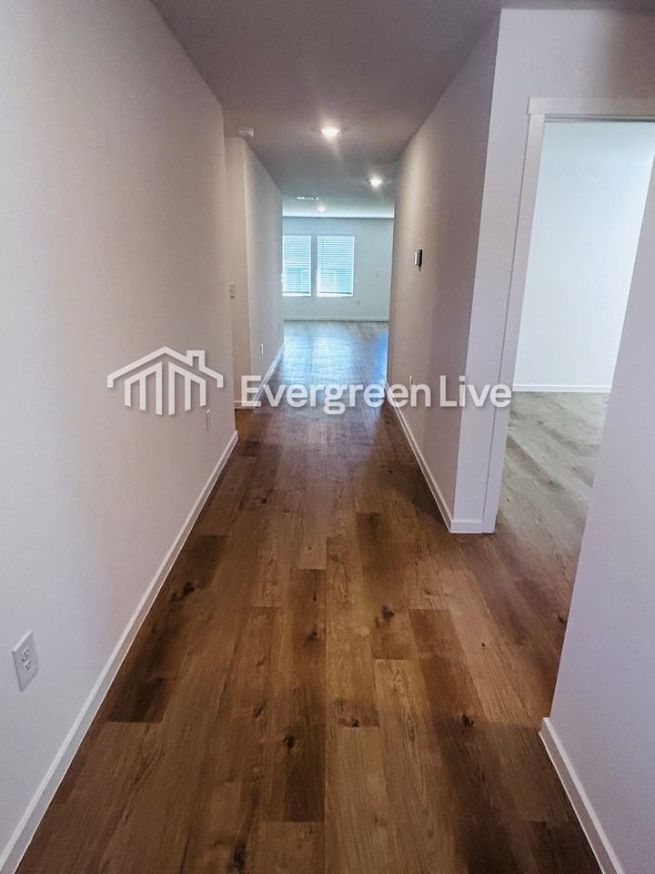 289 Bay Springs Blvd - Photo 2 of 19