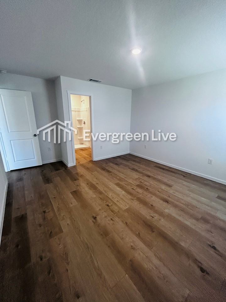 289 Bay Springs Blvd - Photo 5 of 19