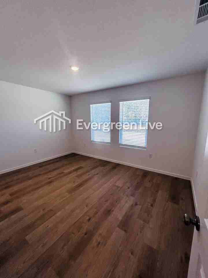 289 Bay Springs Blvd - Photo 7 of 19