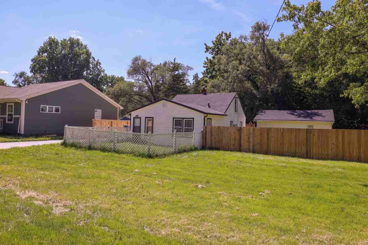 1604 29th St - Photo 4 of 21