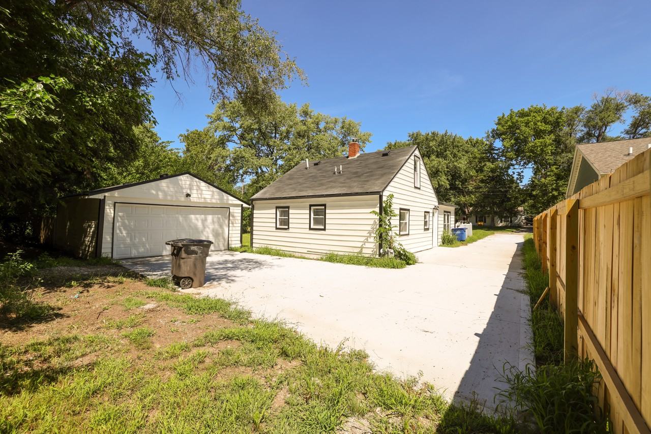 1604 29th St - Photo 5 of 21