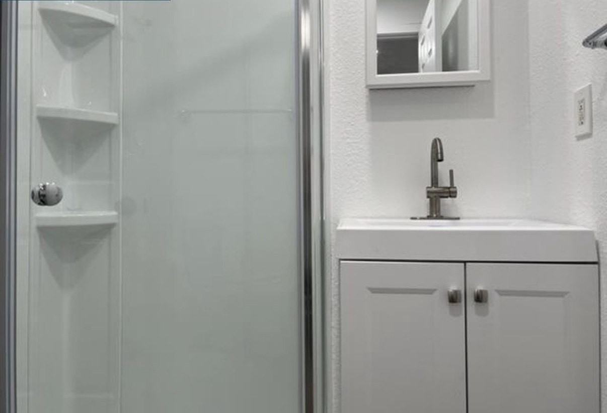 814 W 7th St #A - Photo 2 of 7