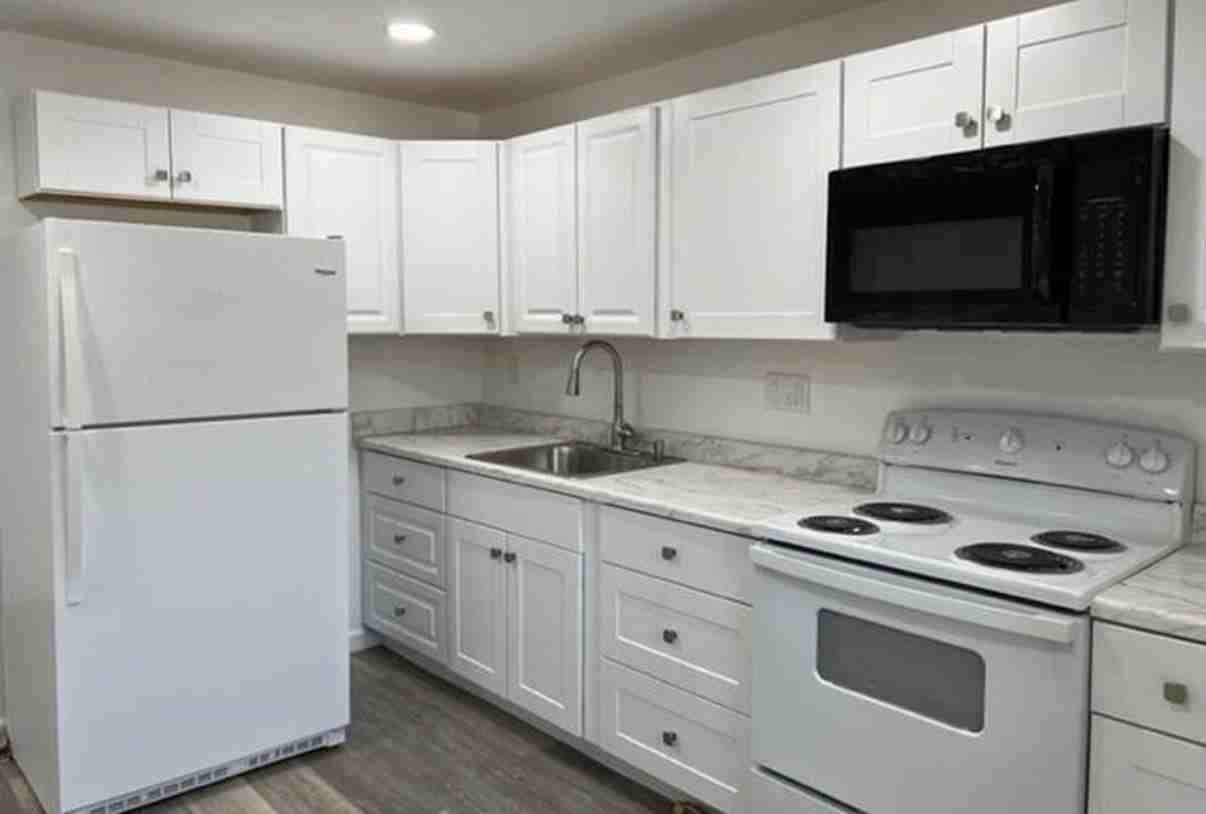 814 W 7th St #A - Photo 6 of 7
