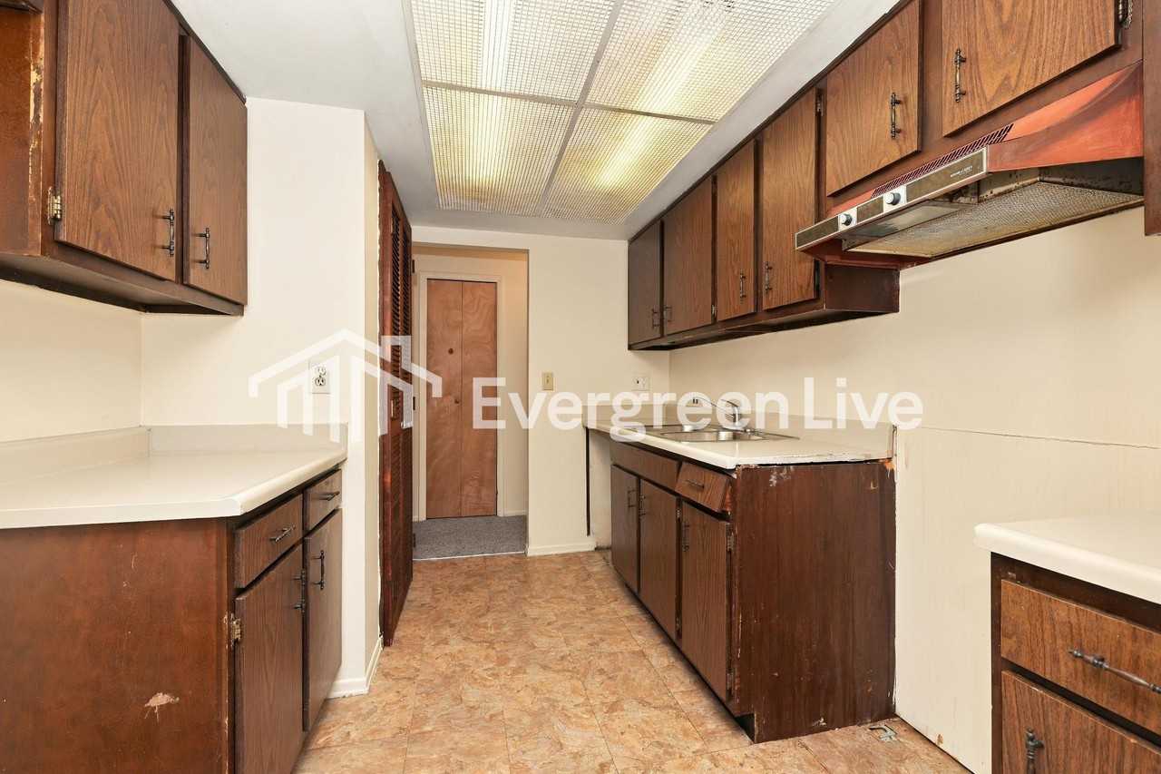 5901 Troy Villa Blvd - Photo 7 of 15