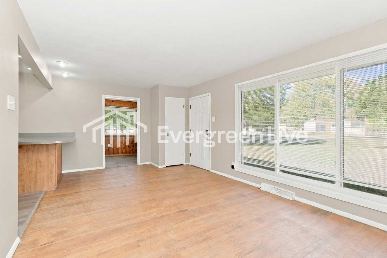 11656 Larimore Rd - Photo 3 of 15