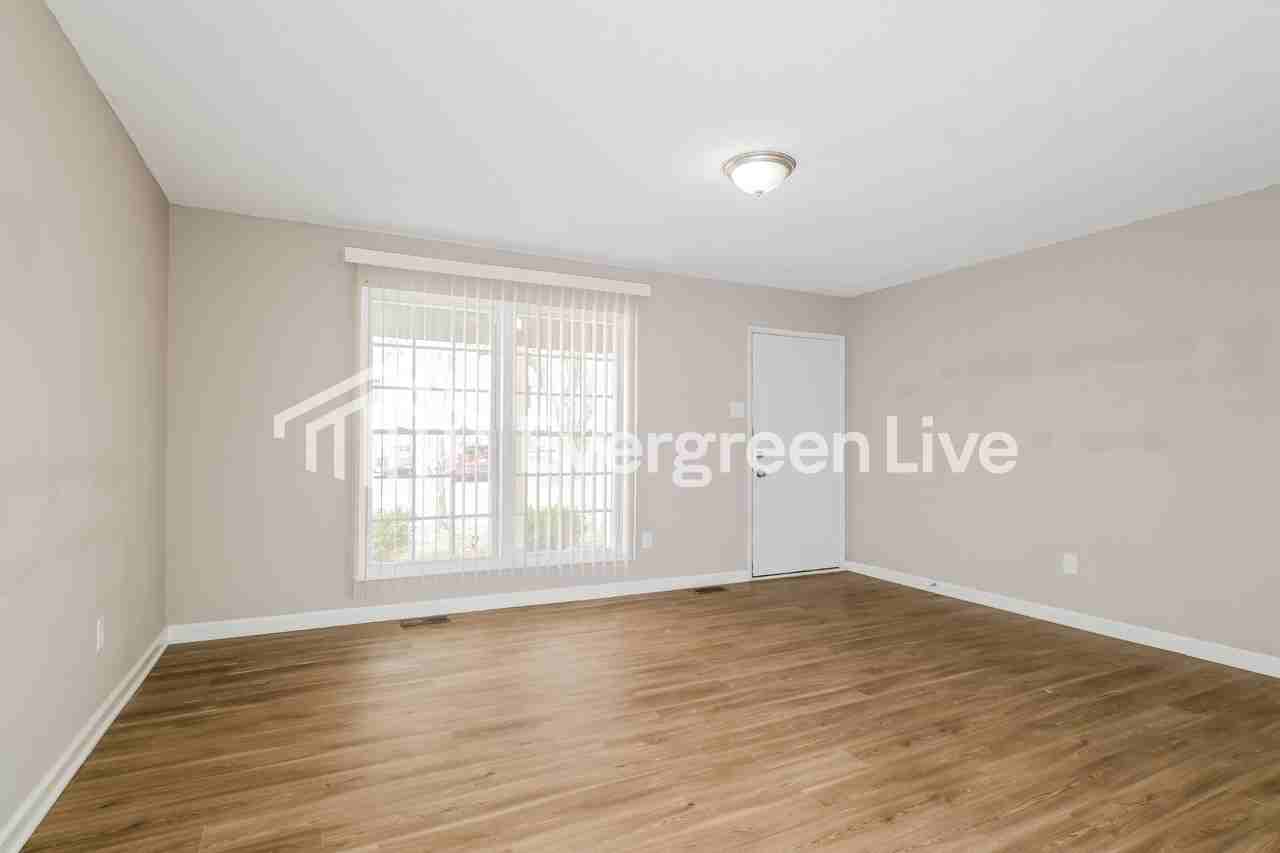 1806 Stilton Ct - Photo 4 of 15