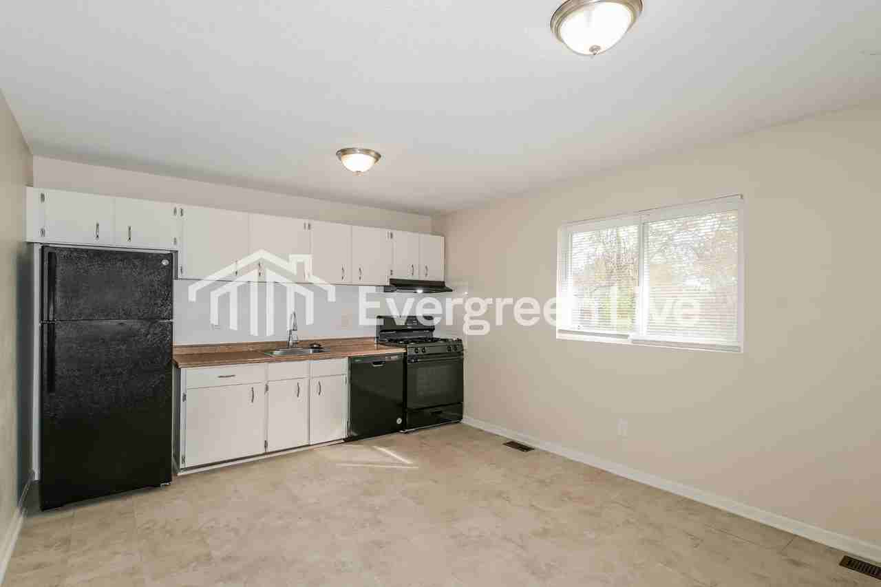 1806 Stilton Ct - Photo 5 of 15