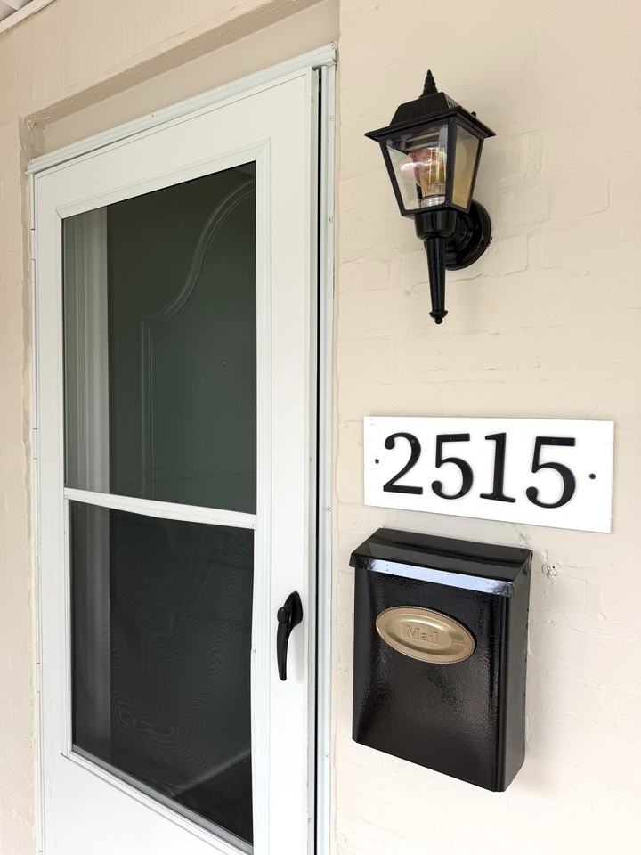 2515 South Dewey Street - Photo 3 of 31