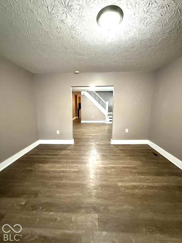 627 N Tacoma Ave - Photo 2 of 10