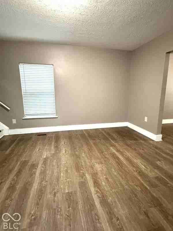 627 N Tacoma Ave - Photo 4 of 10
