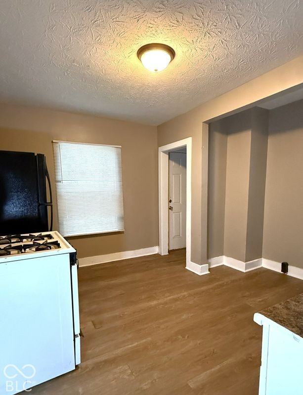 627 N Tacoma Ave - Photo 5 of 10