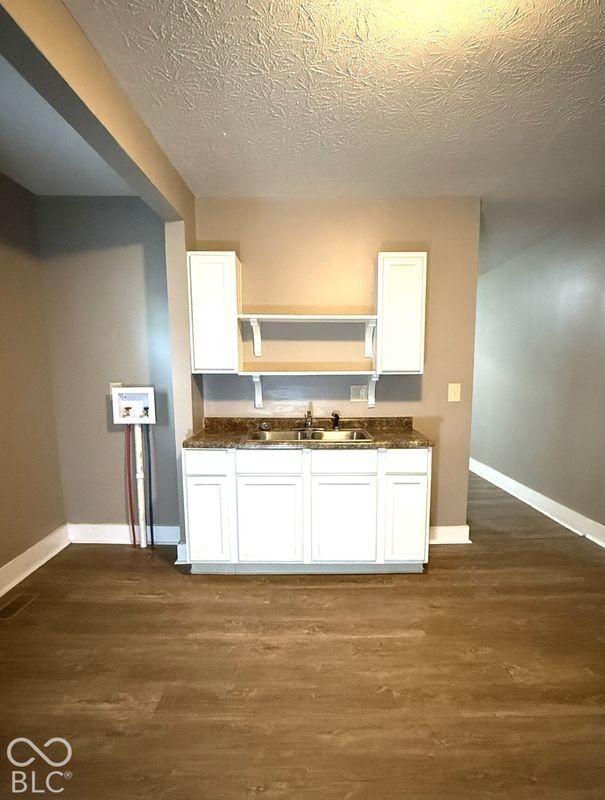 627 N Tacoma Ave - Photo 6 of 10