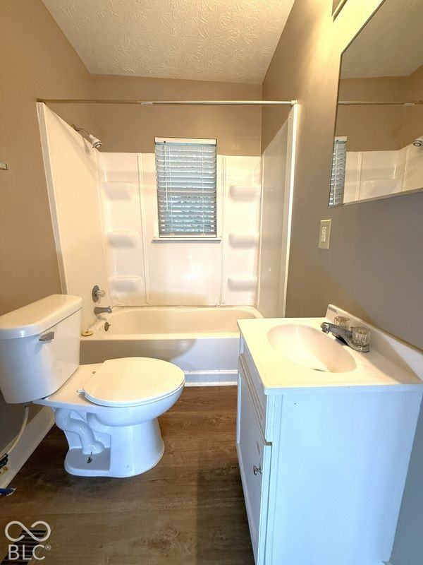 627 N Tacoma Ave - Photo 7 of 10
