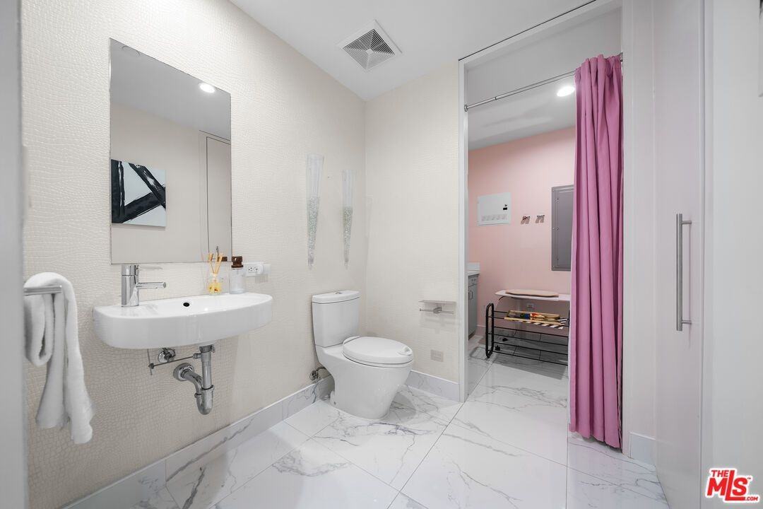 6250 Hollywood Blvd ##12f - Photo 4 of 49