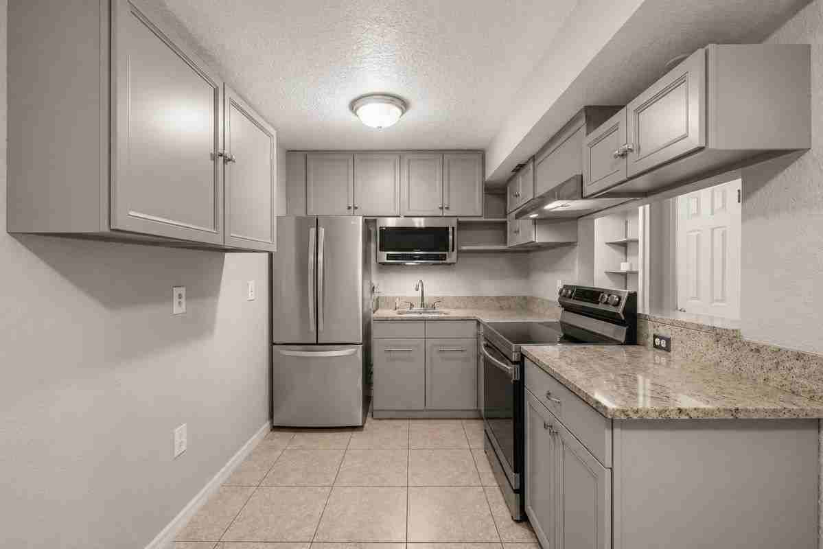 910 Lake Destiny Rd ##B - Photo 5 of 31