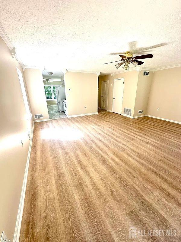 103 Brewster Cir - Photo 7 of 8