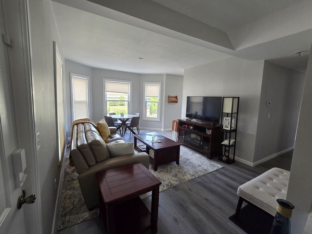 2104 10th St - Photo 2 of 16