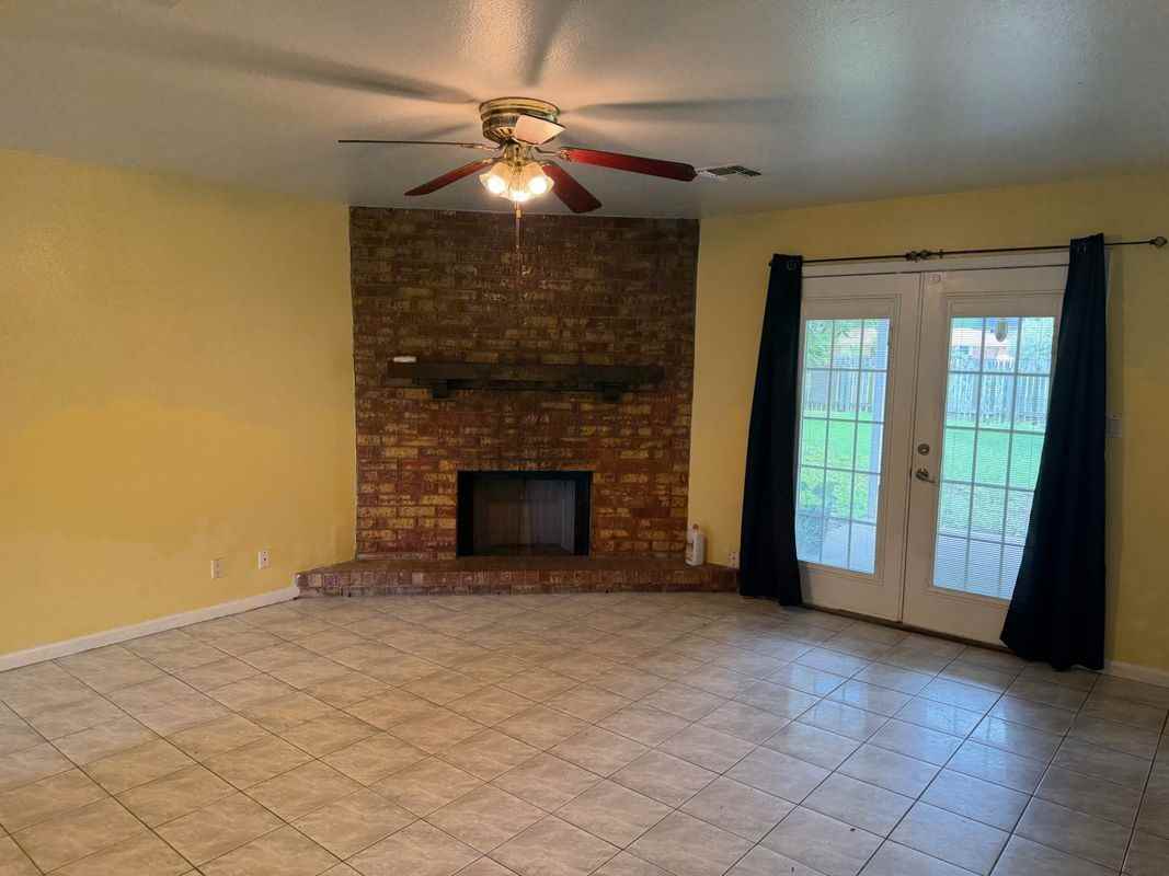 618 Land O Lakes Dr - Photo 2 of 3