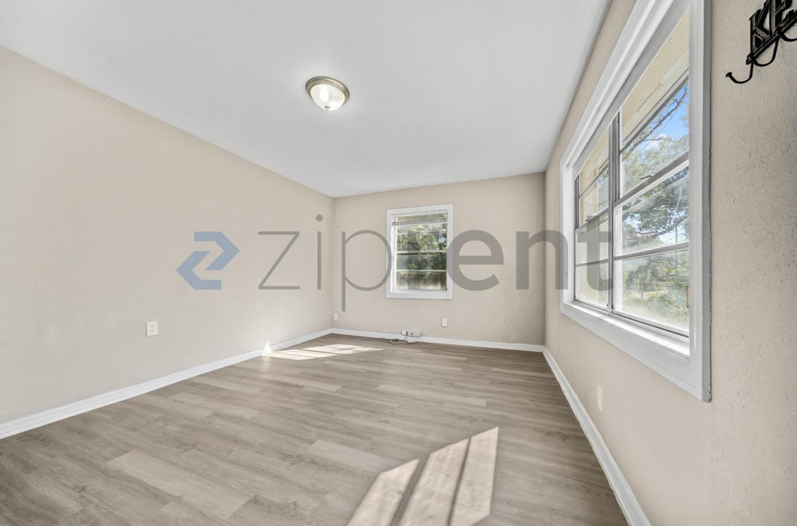 4017 Watson Rd - Photo 4 of 24