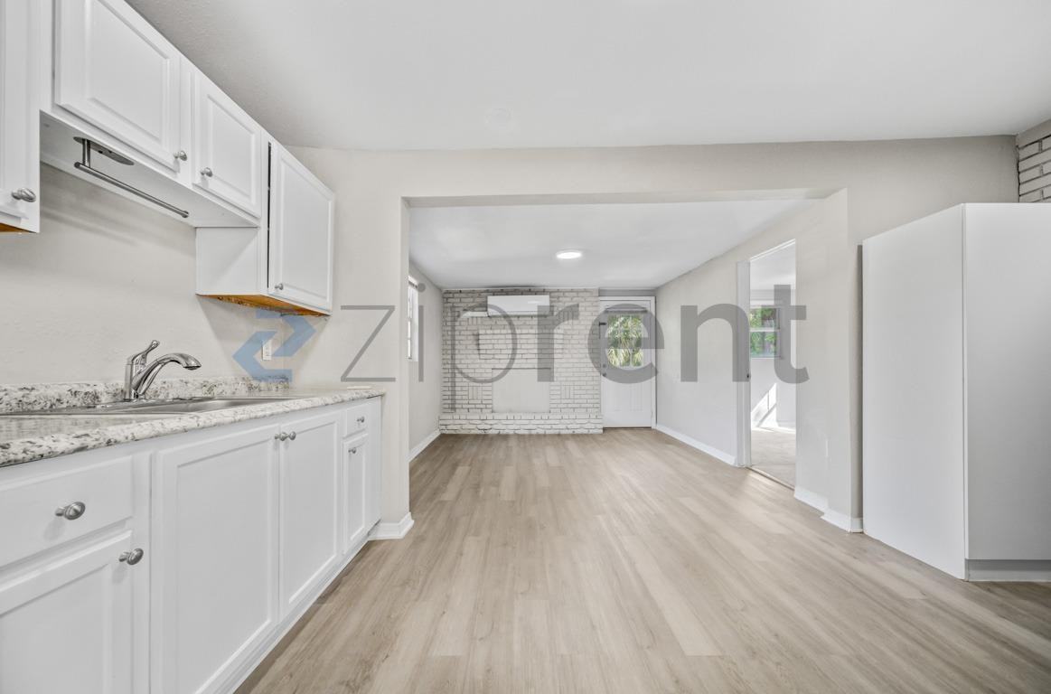 4017 Watson Rd - Photo 6 of 24