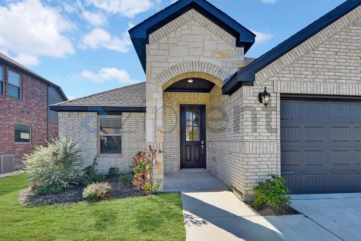 880 Rosebud Trl - Photo 4 of 31
