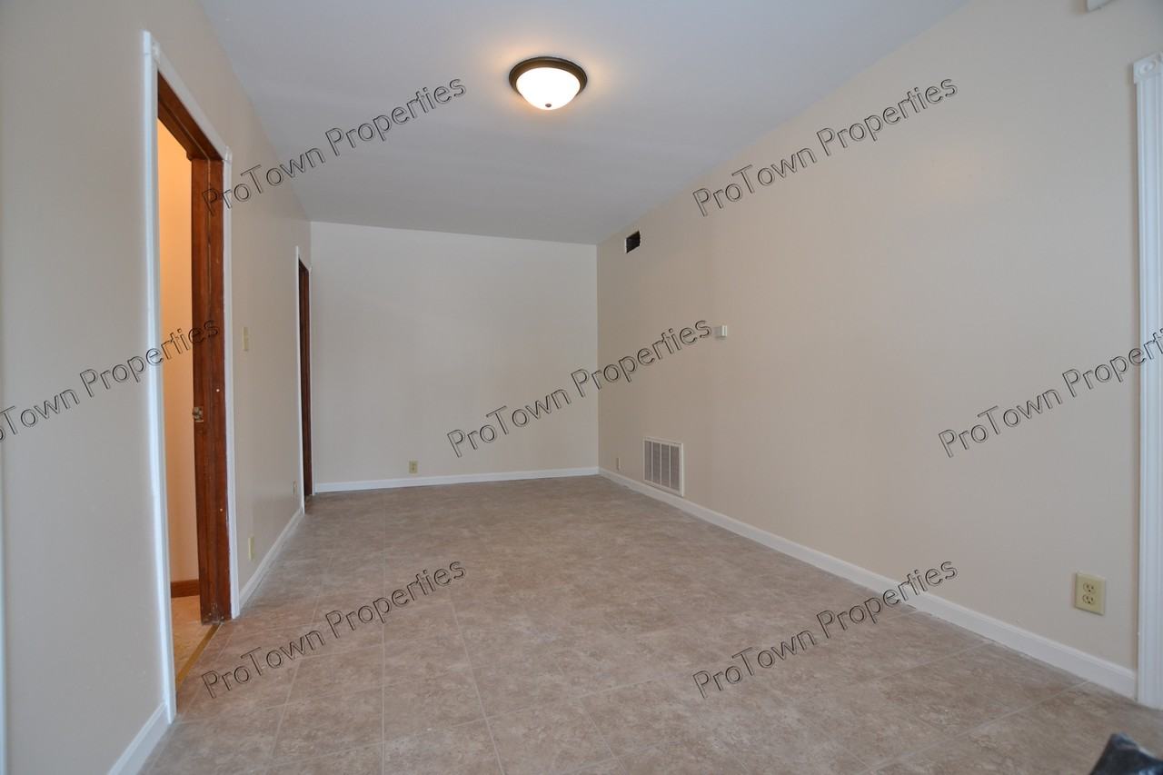 116 South Briggs Street - Photo 5 of 8