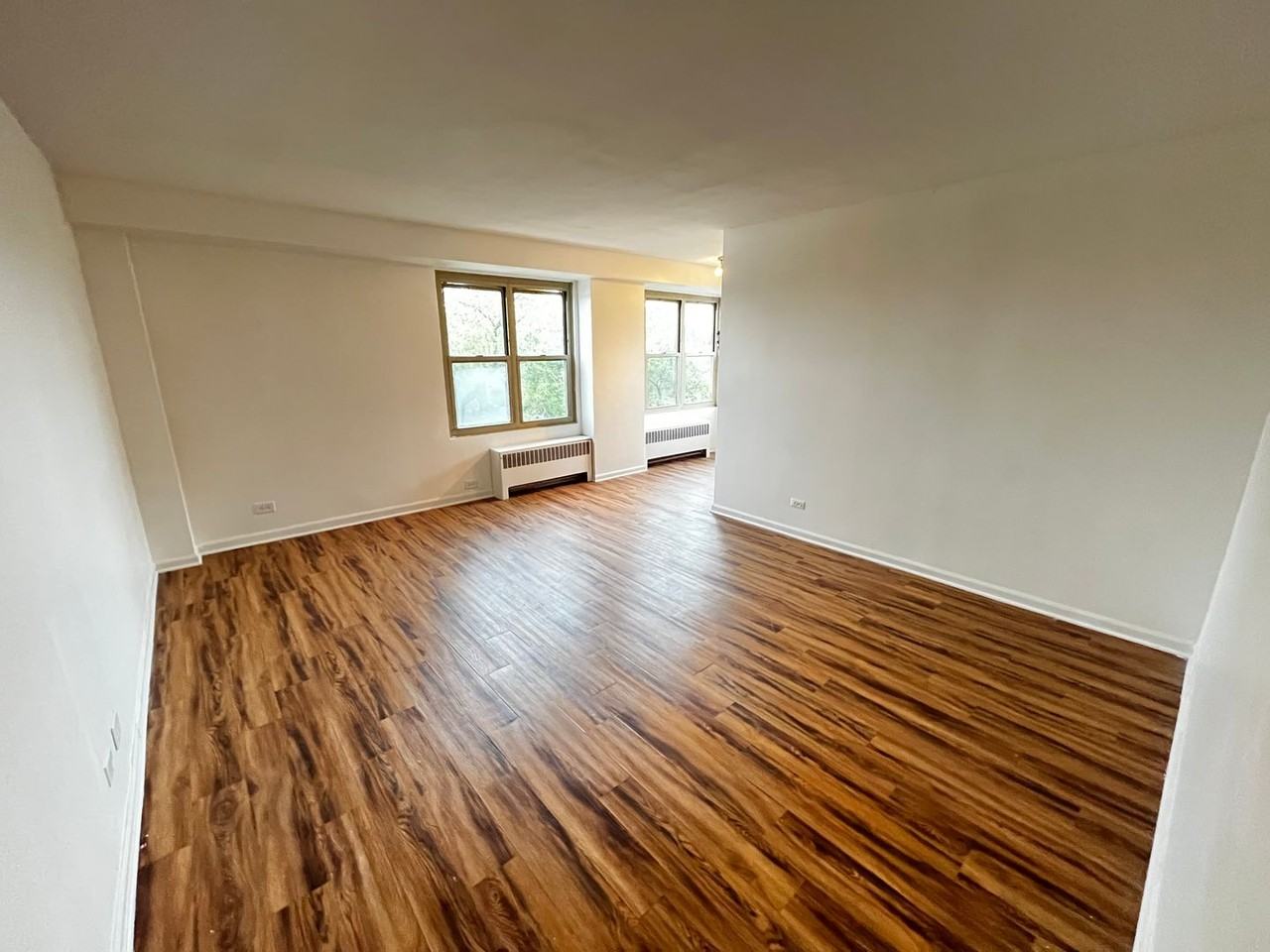 2606 W Balmoral Ave - Photo 2 of 12