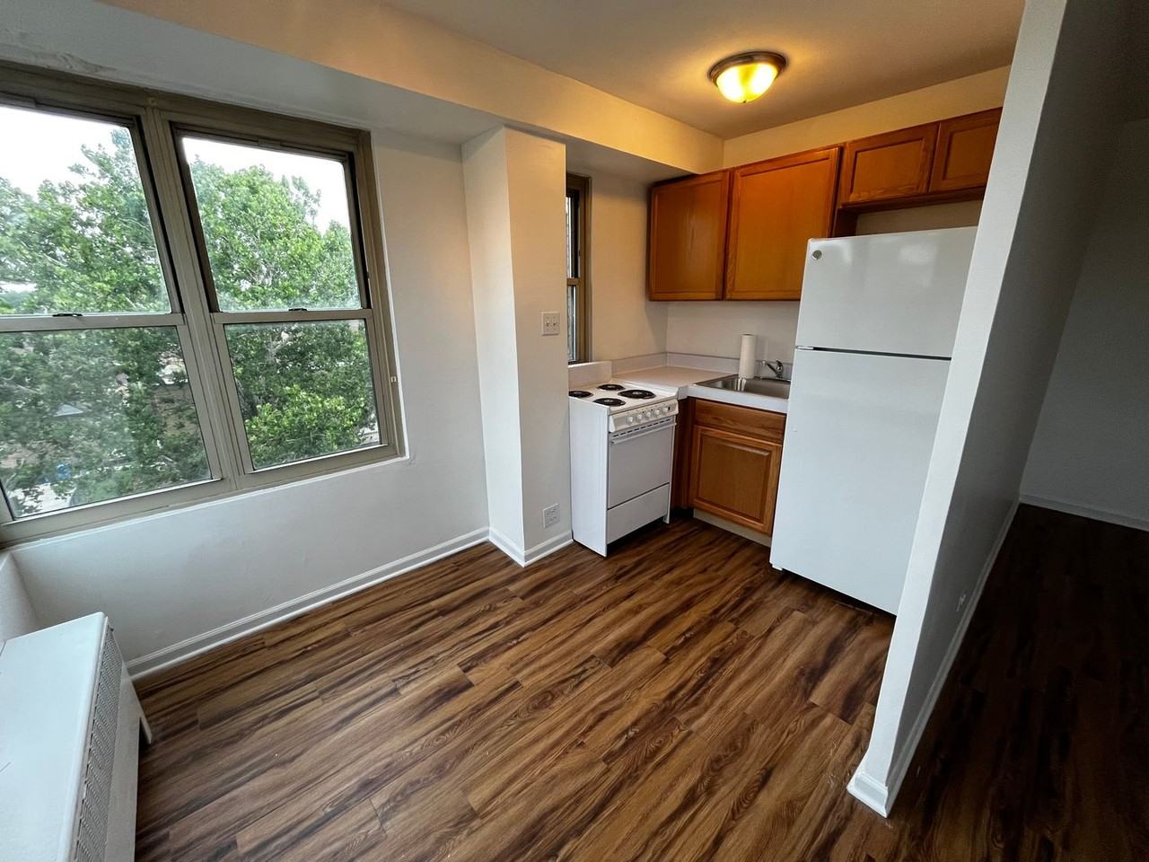 2606 W Balmoral Ave - Photo 3 of 12