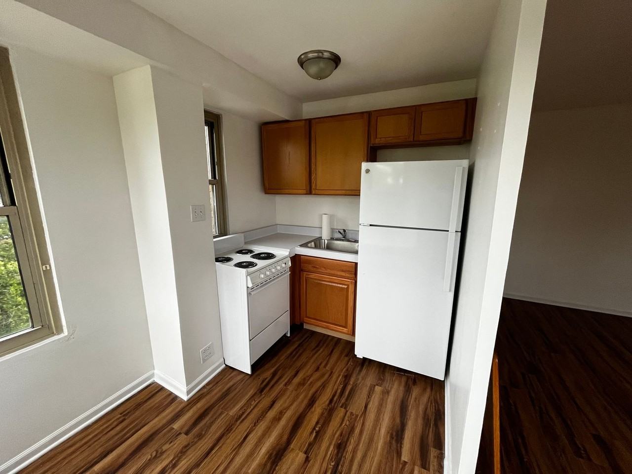 2606 W Balmoral Ave - Photo 4 of 12