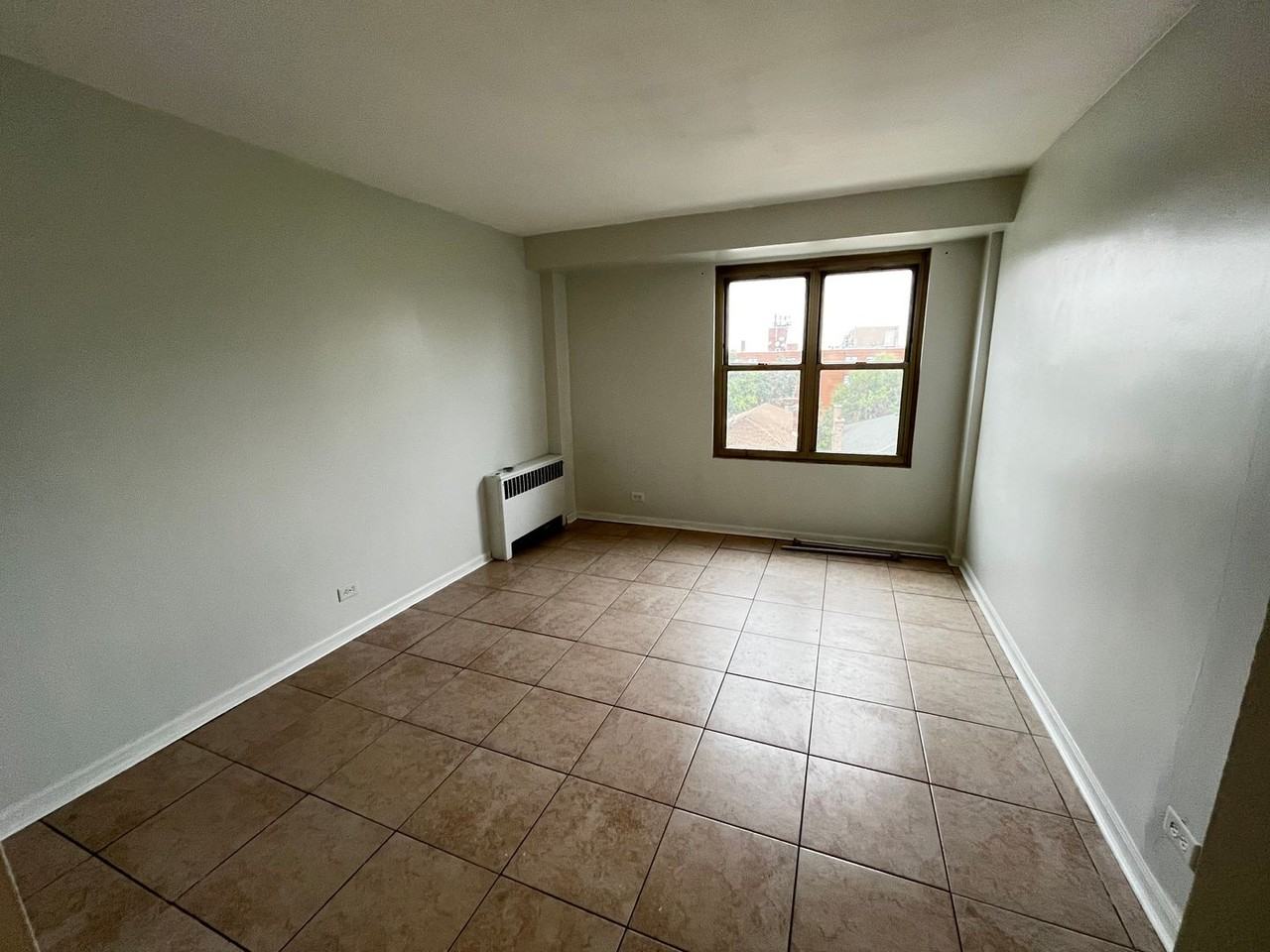 2606 W Balmoral Ave - Photo 6 of 12