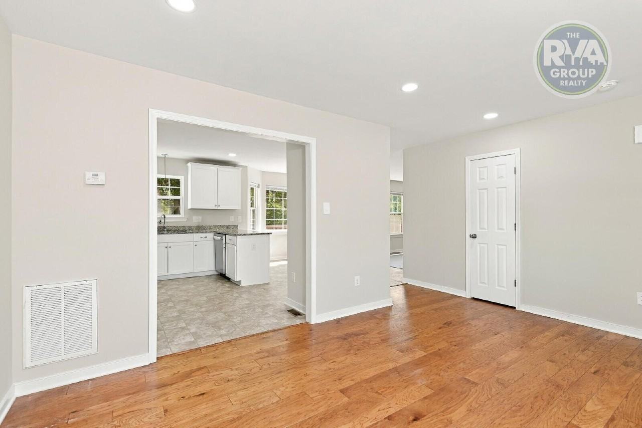 10617 Greenwood Rd - Photo 2 of 28
