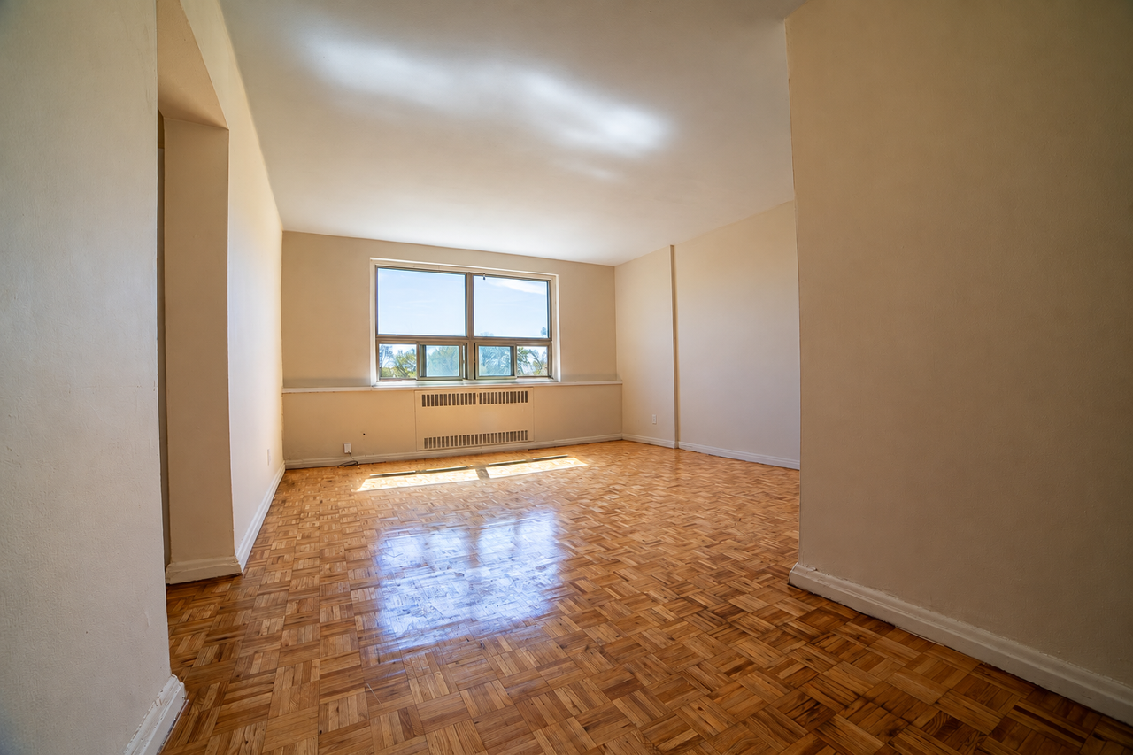2355 Lake Shore Blvd W #320 - Photo 2 of 11