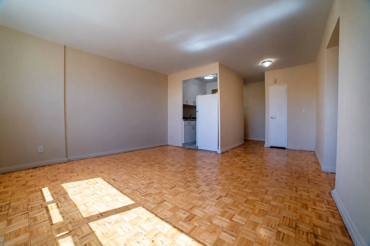 2355 Lake Shore Blvd W #320 - Photo 3 of 11