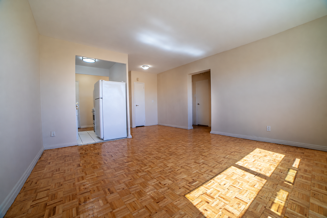 2355 Lake Shore Blvd W #320 - Photo 4 of 11