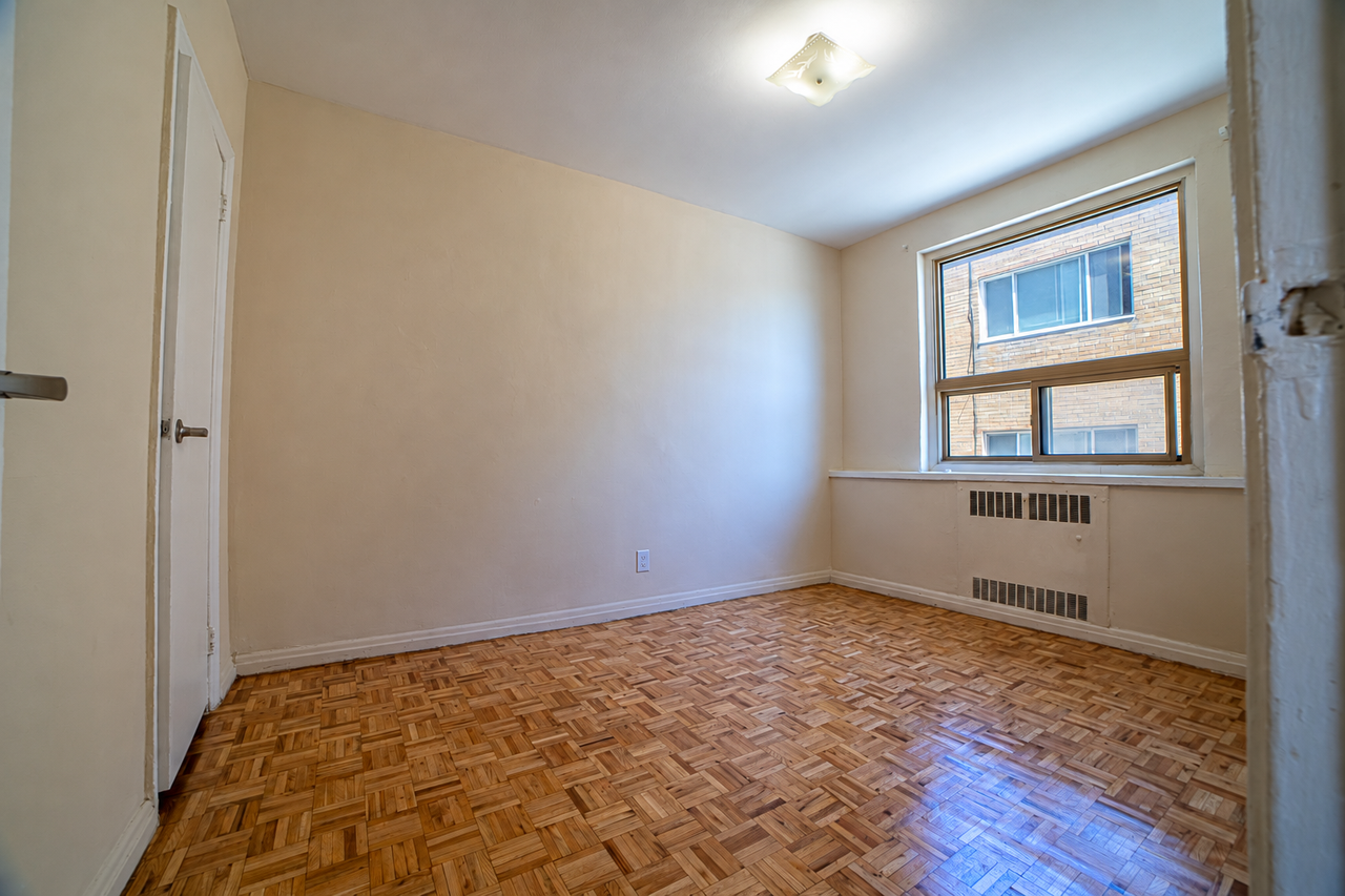 2355 Lake Shore Blvd W #320 - Photo 5 of 11