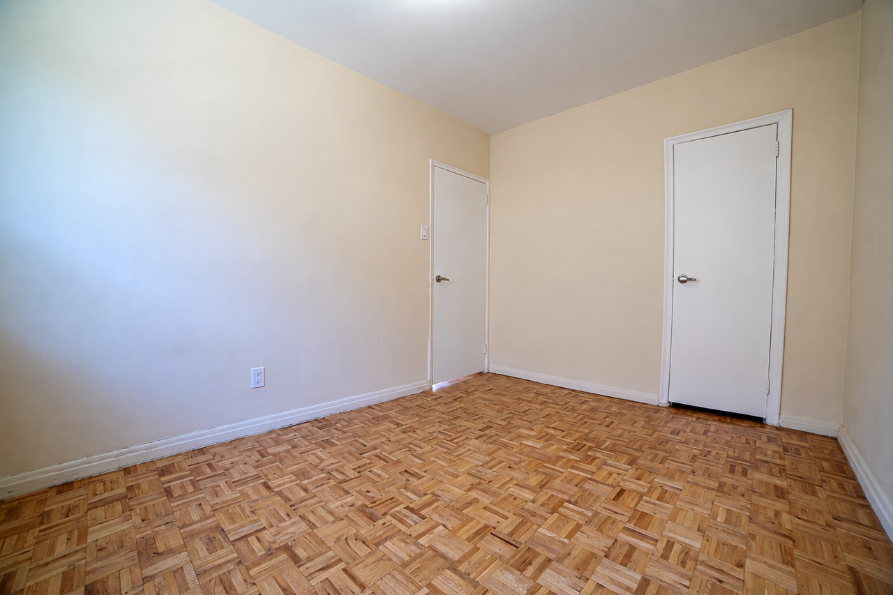 2355 Lake Shore Blvd W #320 - Photo 6 of 11