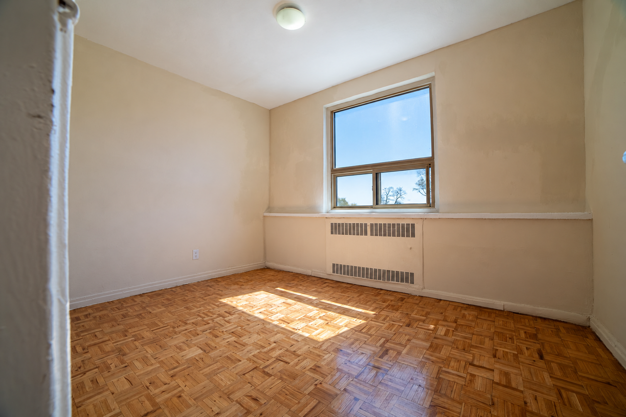 2355 Lake Shore Blvd W #320 - Photo 7 of 11
